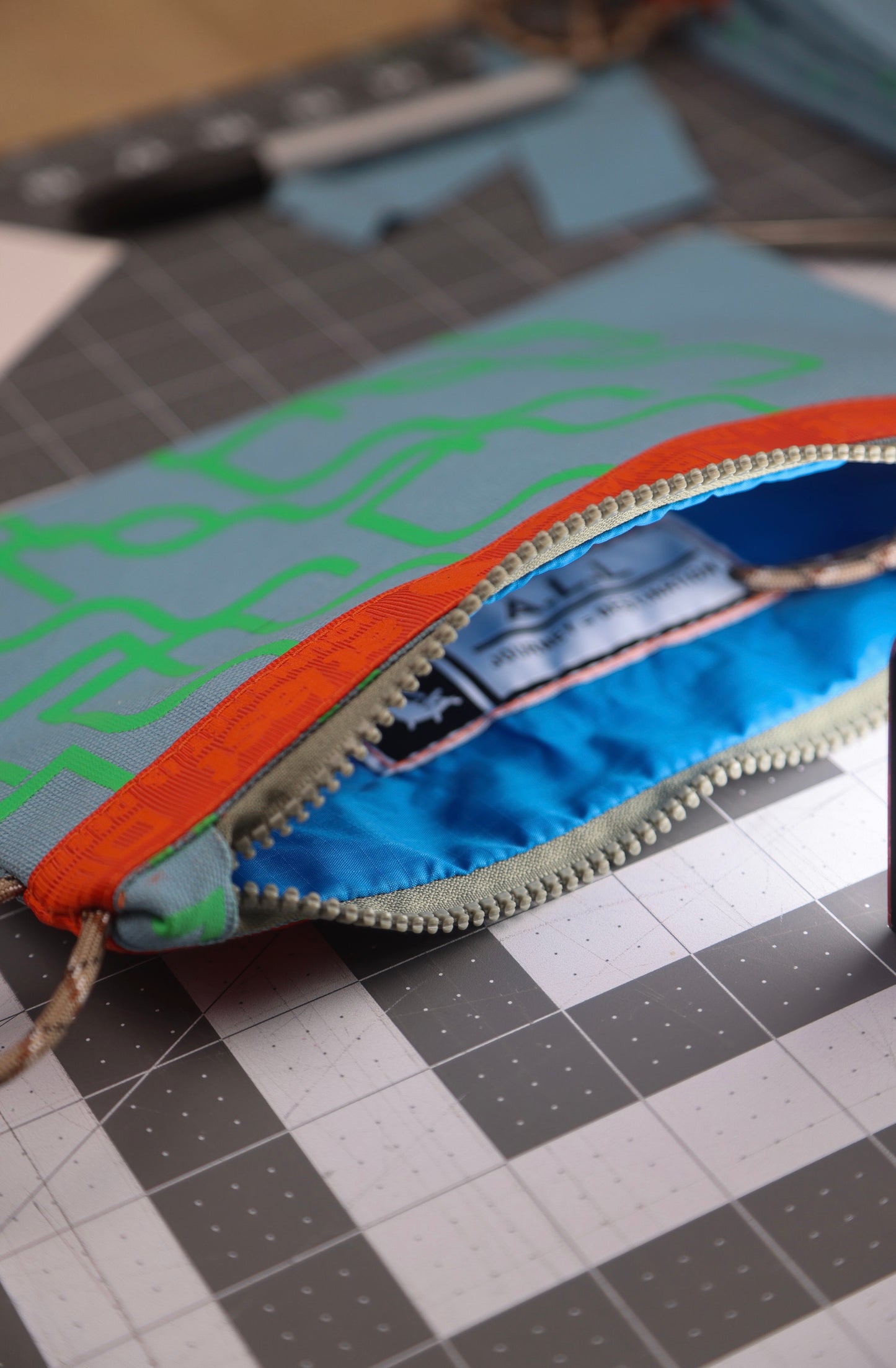 ESSENTIALS UTILITY POUCH CANVAS